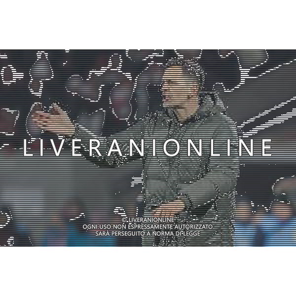1. Bundesliga - 25/26 - 1. FC Köln - Eintracht Frankfurt am 22.11.2025 im RheinEnergieSTADION in Köln Trainer Dino Toppmöller / Toppmoeller / Toppmoller (Frankfurt) gestikuliert Foto: osnapix / Marcus Hirnschal DFL regulations prohibit any use of photographs as image sequences and/or quasi-video / action press