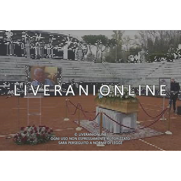 Roma 03 Dicembre 2025 Camera Ardente in onore di Nicola Pietrangeli, allestita al Foro Italico di Roma nello stadio a lui nominato. Nella Foto: il feretro Foto Credit: Andrea Bracaglia- AGENZIA ALDO LIVERANI SAS