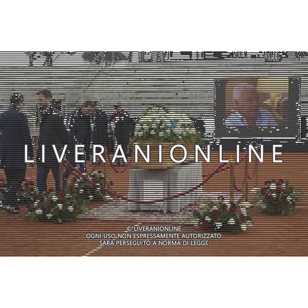 Roma 03 Dicembre 2025 Camera Ardente in onore di Nicola Pietrangeli, allestita al Foro Italico di Roma nello stadio a lui nominato. Nella Foto: il feretro Foto Credit: Andrea Bracaglia- AGENZIA ALDO LIVERANI SAS