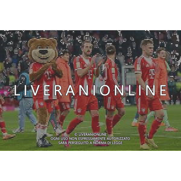 Schlussjubel, Harry Kane #9 (FC Bayern Muenchen), Joshua Kimmich #6 (FC Bayern Muenchen), FC Bayern Muenchen vs. FC St. Pauli, Fussball, 1. Bundesliga, 12. Spieltag, 29.11.2025 DFB regulations prohibit any use of photographs as image sequences and/or quasi-video / action press AG KARMAPRESS-AG ALDO LIVERANI SAS