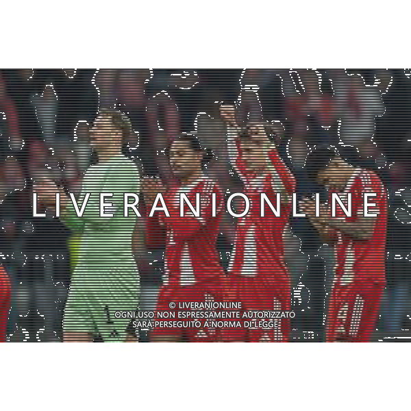 Schlussjubel, Manuel Neuer #1 (FC Bayern Muenchen), Serge Gnabry #7 (FC Bayern Muenchen), Tom Bischof #20 (FC Bayern Muenchen), Luis Diaz #14 (FC Bayern Muenchen), FC Bayern Muenchen vs. FC St. Pauli, Fussball, 1. Bundesliga, 12. Spieltag, 29.11.2025 DFB regulations prohibit any use of photographs as image sequences and/or quasi-video / action press AG KARMAPRESS-AG ALDO LIVERANI SAS