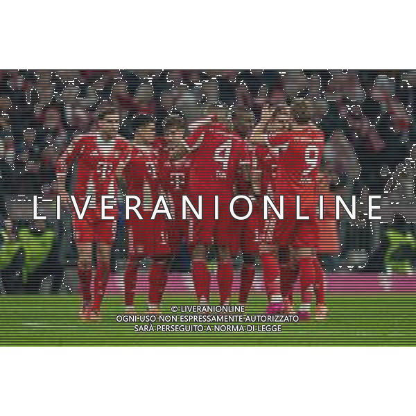 die Mannschaft freut sich ueber das Tor, FC Bayern Muenchen vs. FC St. Pauli, Fussball, 1. Bundesliga, 12. Spieltag, 29.11.2025 DFB regulations prohibit any use of photographs as image sequences and/or quasi-video / action press AG KARMAPRESS-AG ALDO LIVERANI SAS
