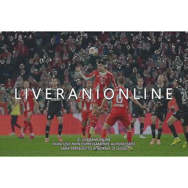 am Ball Alexandar Pavlovic #45 (FC Bayern Muenchen), FC Bayern Muenchen vs. FC St. Pauli, Fussball, 1. Bundesliga, 12. Spieltag, 29.11.2025 DFB regulations prohibit any use of photographs as image sequences and/or quasi-video / action press AG KARMAPRESS-AG ALDO LIVERANI SAS