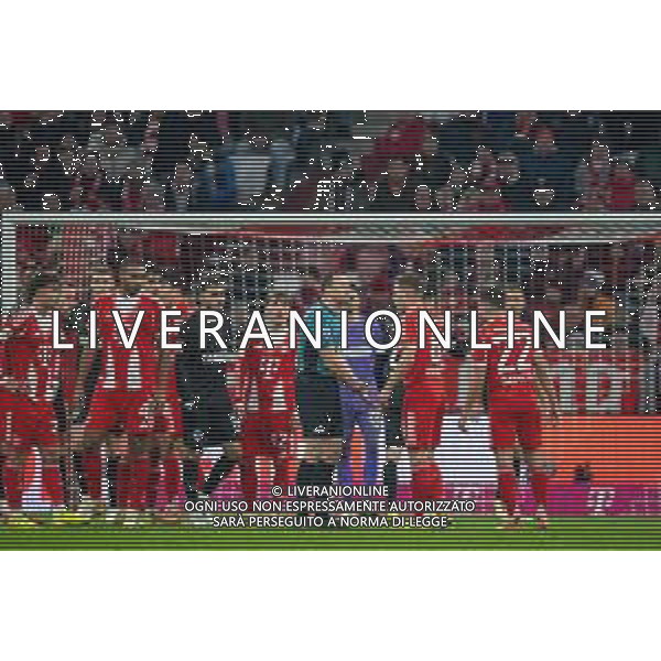 Joshua Kimmich #6 (FC Bayern Muenchen) diskutiert mit dem Schiedsrichter, FC Bayern Muenchen vs. FC St. Pauli, Fussball, 1. Bundesliga, 12. Spieltag, 29.11.2025 DFB regulations prohibit any use of photographs as image sequences and/or quasi-video / action press AG KARMAPRESS-AG ALDO LIVERANI SAS