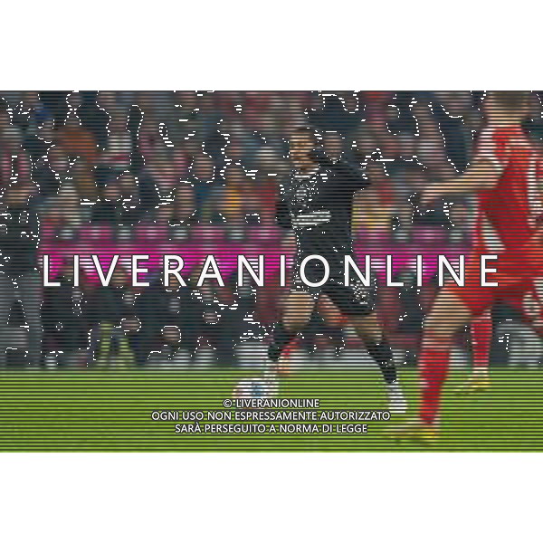 im Zweikampf, Aktion, mit Joel Chima Fujita #16 (FC St. Pauli), FC Bayern Muenchen vs. FC St. Pauli, Fussball, 1. Bundesliga, 12. Spieltag, 29.11.2025 DFB regulations prohibit any use of photographs as image sequences and/or quasi-video / action press AG KARMAPRESS-AG ALDO LIVERANI SAS