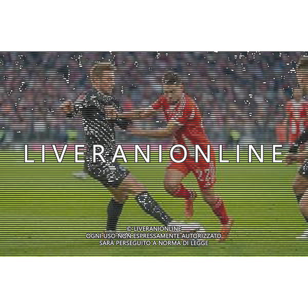 im Zweikampf, Aktion, mit Raphael Guerreiro #22 (FC Bayern Muenchen), FC Bayern Muenchen vs. FC St. Pauli, Fussball, 1. Bundesliga, 12. Spieltag, 29.11.2025 DFB regulations prohibit any use of photographs as image sequences and/or quasi-video / action press AG KARMAPRESS-AG ALDO LIVERANI SAS