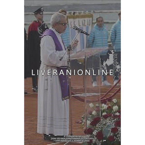 Roma 03 Dicembre 2025 Camera Ardente in onore di Nicola Pietrangeli, allestita al Foro Italico di Roma nello stadio a lui nominato. Nella Foto: la benedizione del feretro Foto Credit: Andrea Bracaglia- AGENZIA ALDO LIVERANI SAS