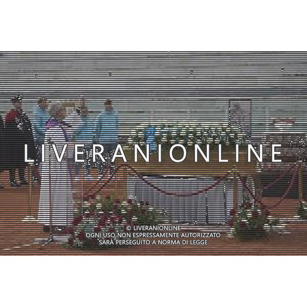 Roma 03 Dicembre 2025 Camera Ardente in onore di Nicola Pietrangeli, allestita al Foro Italico di Roma nello stadio a lui nominato. Nella Foto: la benedizione del feretro Foto Credit: Andrea Bracaglia- AGENZIA ALDO LIVERANI SAS