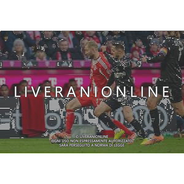 im Zweikampf, Aktion, mit Konrad Laimer #27 (FC Bayern Muenchen), Mathias Pereira Lage #28 (FC St. Pauli), FC Bayern Muenchen vs. FC St. Pauli, Fussball, 1. Bundesliga, 12. Spieltag, 29.11.2025 DFB regulations prohibit any use of photographs as image sequences and/or quasi-video / action press AG KARMAPRESS-AG ALDO LIVERANI SAS