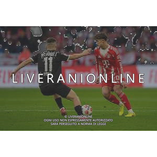 im Zweikampf, Aktion, mit Arkadiusz Pyrka #11 (FC St. Pauli), Tom Bischof #20 (FC Bayern Muenchen), FC Bayern Muenchen vs. FC St. Pauli, Fussball, 1. Bundesliga, 12. Spieltag, 29.11.2025 DFB regulations prohibit any use of photographs as image sequences and/or quasi-video / action press AG KARMAPRESS-AG ALDO LIVERANI SAS
