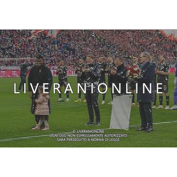 Verabschiedung von Kingsley Coman durch Sportdirektor Christoph Freund (FC Bayern Muenchen), Sportvorstand Max Ebert (FC Bayern Muenchen), Jan-Christian Dreesen, Vorstandsvorsitzender FC Bayern Muenchen AG, FC Bayern Muenchen vs. FC St. Pauli, Fussball, 1. Bundesliga, 12. Spieltag, 29.11.2025 DFB regulations prohibit any use of photographs as image sequences and/or quasi-video / action press AG KARMAPRESS-AG ALDO LIVERANI SAS AG KARMAPRESS-AG ALDO LIVERANI SAS