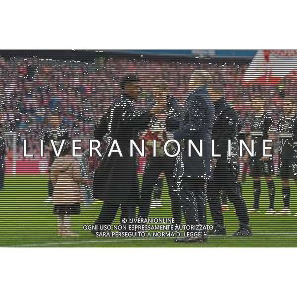 Verabschiedung von Kingsley Coman durch Sportdirektor Christoph Freund (FC Bayern Muenchen), Sportvorstand Max Ebert (FC Bayern Muenchen), Jan-Christian Dreesen, Vorstandsvorsitzender FC Bayern Muenchen AG, FC Bayern Muenchen vs. FC St. Pauli, Fussball, 1. Bundesliga, 12. Spieltag, 29.11.2025 DFB regulations prohibit any use of photographs as image sequences and/or quasi-video / action press AG KARMAPRESS-AG ALDO LIVERANI SAS