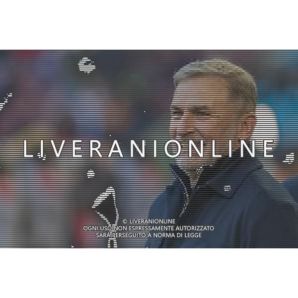 Sportvorstand Stefan Kuntz (HSV) schaut, lacht, lachen, FC Augsburg vs. Hamburger SV, Fussball, 1. Bundesliga, 11. Spieltag, 22.11.2025 DFB regulations prohibit any use of photographs as image sequences and/or quasi-video / action press AG KARMAPRESS-AG ALDO LIVERANI SAS