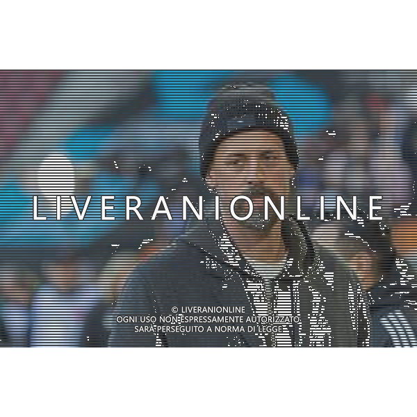 Chef-Trainer Sandro Wagner (FC Augsburg) schaut enttaeuscht, FC Augsburg vs. Hamburger SV, Fussball, 1. Bundesliga, 11. Spieltag, 22.11.2025 DFB regulations prohibit any use of photographs as image sequences and/or quasi-video / action press AG KARMAPRESS-AG ALDO LIVERANI SAS