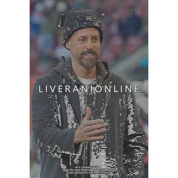 Chef-Trainer Sandro Wagner (FC Augsburg) schaut, FC Augsburg vs. Hamburger SV, Fussball, 1. Bundesliga, 11. Spieltag, 22.11.2025 DFB regulations prohibit any use of photographs as image sequences and/or quasi-video / action press AG KARMAPRESS-AG ALDO LIVERANI SAS