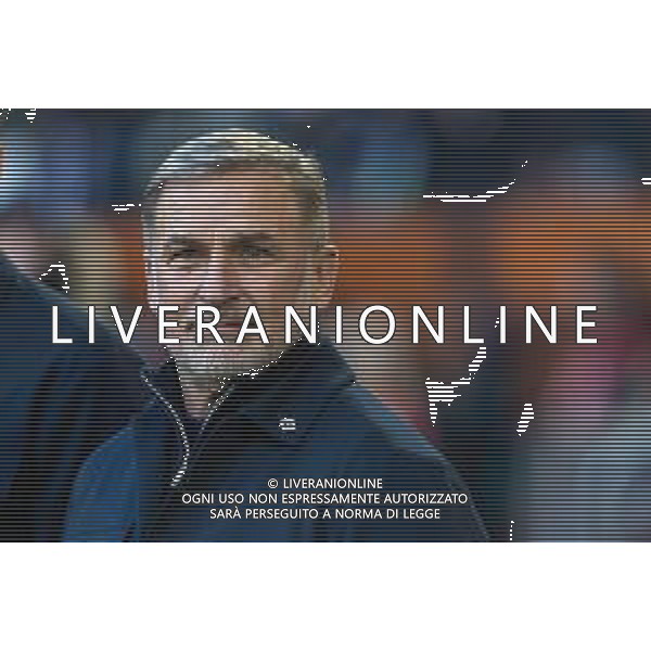 Sportvorstand Stefan Kuntz (HSV) schaut, lacht, FC Augsburg vs. Hamburger SV, Fussball, 1. Bundesliga, 11. Spieltag, 22.11.2025 DFB regulations prohibit any use of photographs as image sequences and/or quasi-video / action press AG KARMAPRESS-AG ALDO LIVERANI SAS