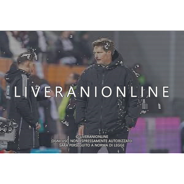 Cheftrainer Merlin Polzin (Hamburger SV), schaut enttaeuscht, FC Augsburg vs. Hamburger SV, Fussball, 1. Bundesliga, 11. Spieltag, 22.11.2025 DFB regulations prohibit any use of photographs as image sequences and/or quasi-video / action press AG KARMAPRESS-AG ALDO LIVERANI SAS