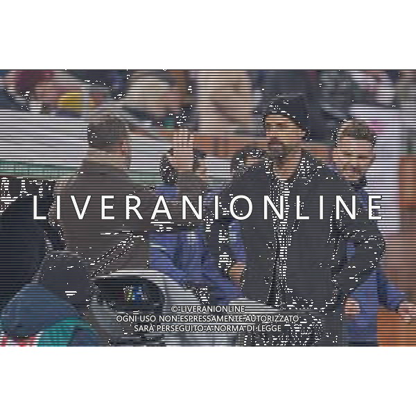 Kaufmaennischer Geschaeftsfuehrer Michael Stroell (FC Augsburg) und Chef-Trainer Sandro Wagner (FC Augsburg) v-l jubeln ueber den 1:0 Sieg gegen den Hamburger SV, FC Augsburg vs. Hamburger SV, Fussball, 1. Bundesliga, 11. Spieltag, 22.11.2025 DFB regulations prohibit any use of photographs as image sequences and/or quasi-video / action press AG KARMAPRESS-AG ALDO LIVERANI SAS