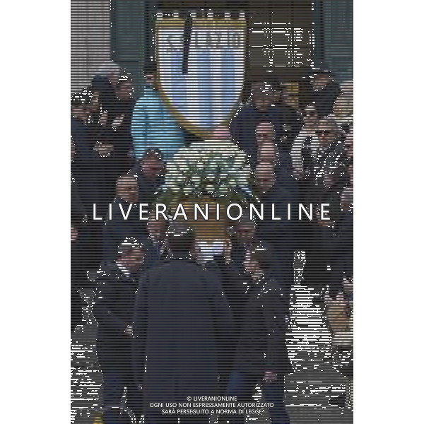 Roma 03 Dicembre 2025 Funerali di Nicola Pietrangeli a Roma nella Chiesa Parrocchiale Gran Madre di Dio. Nella Foto: uscita del feretro - adriano panatta Foto Credit: Andrea Bracaglia- AGENZIA ALDO LIVERANI SAS