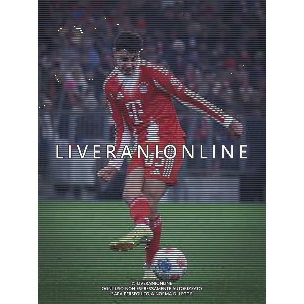 Alexandar Pavlovic #45 (FC Bayern Muenchen) in Aktion, FC Bayern Muenchen vs. SC Freiburg, Fussball, Bundesliga, DFL, Saison 2025/2026, Hinrunde, 22.11.2025 DFB regulations prohibit any use of photographs as image sequences and/or quasi-video / action press AG KARMAPRESS-AG ALDO LIVERANI SAS