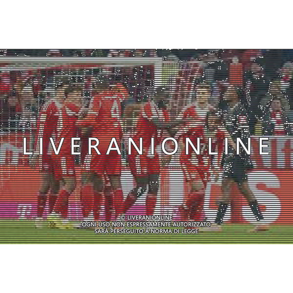 Torjubel FC Bayern Muenchen, FC Bayern Muenchen - SC Freiburg, Fussball, Bundesliga, 11. Spieltag, 22.11.2025 DFB regulations prohibit any use of photographs as image sequences and/or quasi-video / action press AG KARMAPRESS-AG ALDO LIVERANI SAS