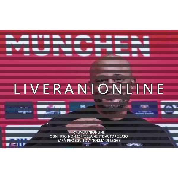 Ein zufriedener Chef-Trainer Vincent Kompany (FC Bayern Muenchen) auf der Pressekonferenz, FC Bayern Muenchen vs. SC Freiburg, Fussball, Bundesliga, DFL, Saison 2025/2026, Hinrunde, 22.11.2025 DFB regulations prohibit any use of photographs as image sequences and/or quasi-video / action press AG KARMAPRESS-AG ALDO LIVERANI SAS