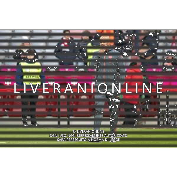 Cheftrainer Vincent Kompany (FC Bayern Muenchen) auf dem Rasen, FC Bayern Muenchen - SC Freiburg, Fussball, Bundesliga, 11. Spieltag, 22.11.2025 DFB regulations prohibit any use of photographs as image sequences and/or quasi-video / action press AG KARMAPRESS-AG ALDO LIVERANI SAS