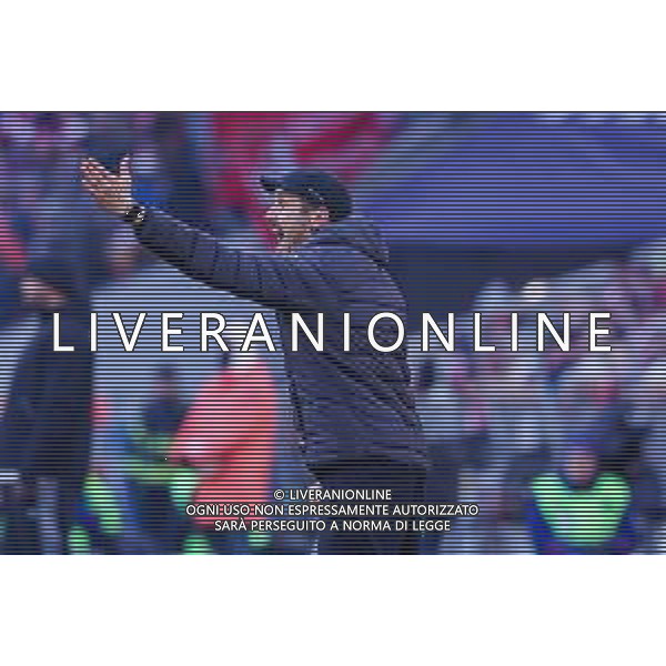 Chef-Trainer Julian Schuster (SC Freiburg) mit Anweisungen an die Mannschaft, FC Bayern Muenchen vs. SC Freiburg, Fussball, Bundesliga, DFL, Saison 2025/2026, Hinrunde, 22.11.2025 DFB regulations prohibit any use of photographs as image sequences and/or quasi-video / action press AG KARMAPRESS-AG ALDO LIVERANI SAS