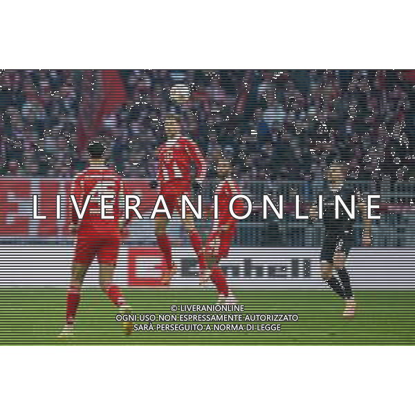 Leon Goretzka #8 (FC Bayern Muenchen) Kopfball, FC Bayern Muenchen - SC Freiburg, Fussball, Bundesliga, 11. Spieltag, 22.11.2025 DFB regulations prohibit any use of photographs as image sequences and/or quasi-video / action press AG KARMAPRESS-AG ALDO LIVERANI SAS