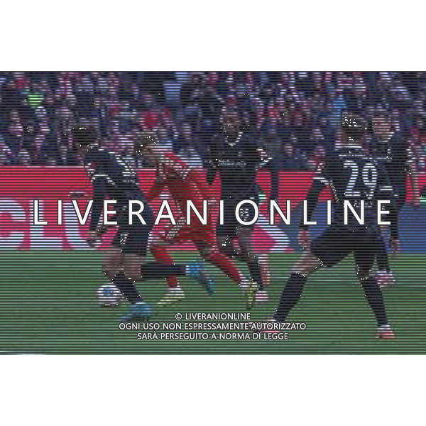 Lennart Karl #42 (FC Bayern Muenchen) mit dem Schuss, der zum 1:2 fuehrt, FC Bayern Muenchen vs. SC Freiburg, Fussball, Bundesliga, DFL, Saison 2025/2026, Hinrunde, 22.11.2025 DFB regulations prohibit any use of photographs as image sequences and/or quasi-video / action press AG KARMAPRESS-AG ALDO LIVERANI SAS