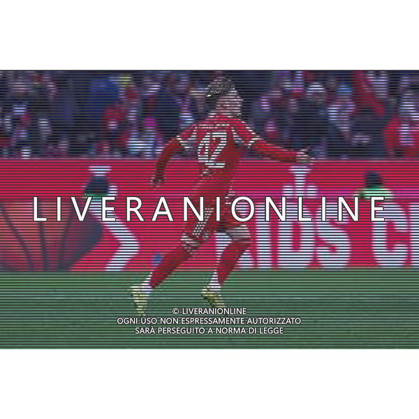 Lennart Karl #42 (FC Bayern Muenchen) jubelt nach seinem Treffer zum 1:2, FC Bayern Muenchen vs. SC Freiburg, Fussball, Bundesliga, DFL, Saison 2025/2026, Hinrunde, 22.11.2025 DFB regulations prohibit any use of photographs as image sequences and/or quasi-video / action press AG KARMAPRESS-AG ALDO LIVERANI SAS