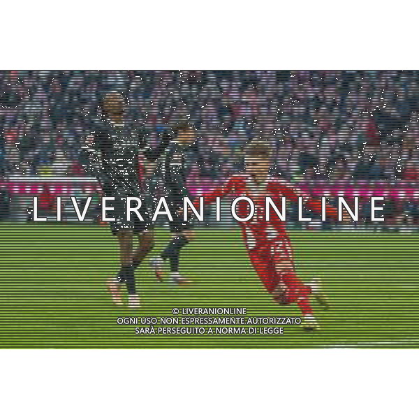 Torjubel zum 1:2, Karl Lennart #42 (FC Bayern Muenchen), enttaeuschter Jordy Makengo #33 (SC Freiburg), FC Bayern Muenchen - SC Freiburg, Fussball, Bundesliga, 11. Spieltag, 22.11.2025 DFB regulations prohibit any use of photographs as image sequences and/or quasi-video / action press AG KARMAPRESS-AG ALDO LIVERANI SAS