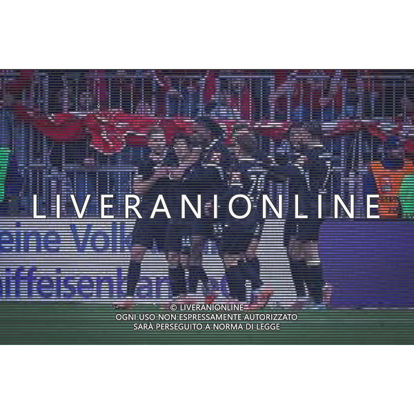 Jubel der Freiburger nach dem 0:1 durch Yuito Suzuki #14 (SC Freiburg), FC Bayern Muenchen vs. SC Freiburg, Fussball, Bundesliga, DFL, Saison 2025/2026, Hinrunde, 22.11.2025 DFB regulations prohibit any use of photographs as image sequences and/or quasi-video / action press AG KARMAPRESS-AG ALDO LIVERANI SAS