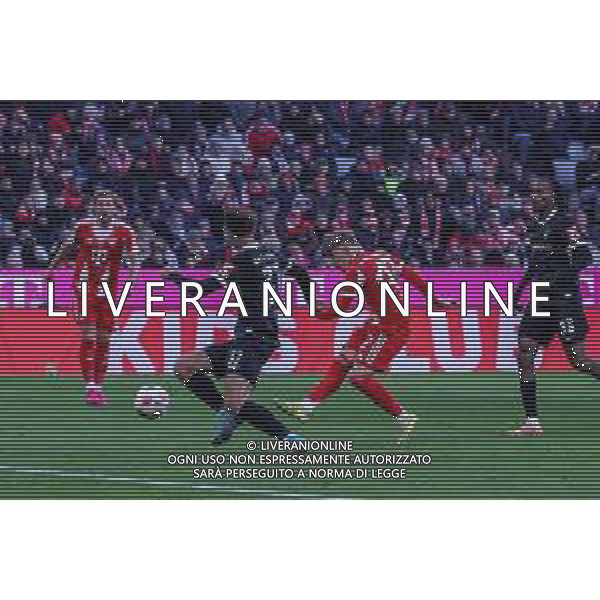 Lennart Karl #42 (FC Bayern Muenchen) mit dem Schuss, der zum 1:2 fuehrt, FC Bayern Muenchen vs. SC Freiburg, Fussball, Bundesliga, DFL, Saison 2025/2026, Hinrunde, 22.11.2025 DFB regulations prohibit any use of photographs as image sequences and/or quasi-video / action press AG KARMAPRESS-AG ALDO LIVERANI SAS