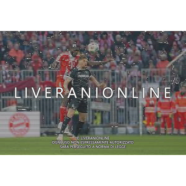 Dayot Upamecano #2 (FC Bayern Muenchen), Kopfball im Zweikampf mit Lucas Hoeler #9 (SC Freiburg), FC Bayern Muenchen - SC Freiburg, Fussball, Bundesliga, 11. Spieltag, 22.11.2025 DFB regulations prohibit any use of photographs as image sequences and/or quasi-video / action press AG KARMAPRESS-AG ALDO LIVERANI SAS