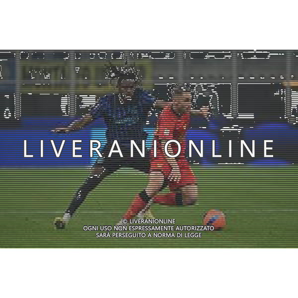 Inter vs Venezia nella foto Yann Aurel Bisseck (Inter) e Antonio Casas (Venezia) Milano 03-12-2025 Stadio Giuseppe Meazza - San Siro Inter vs Venezia Coppa Italia Frecciarossa - ottavi di finale foto Roberto Garavaglia/Agenzia Aldo Liverani sas