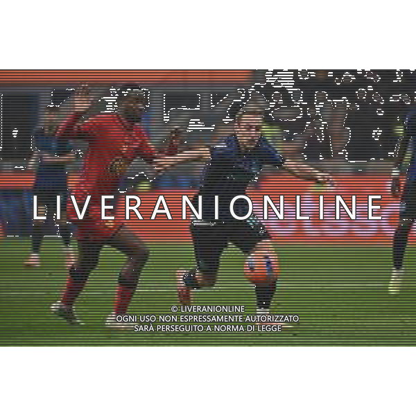 Inter vs Venezia nella foto Ahmed Franck Sidibé (Venezia) e Davide Frattesi (Inter) Milano 03-12-2025 Stadio Giuseppe Meazza - San Siro Inter vs Venezia Coppa Italia Frecciarossa - ottavi di finale foto Roberto Garavaglia/Agenzia Aldo Liverani sas