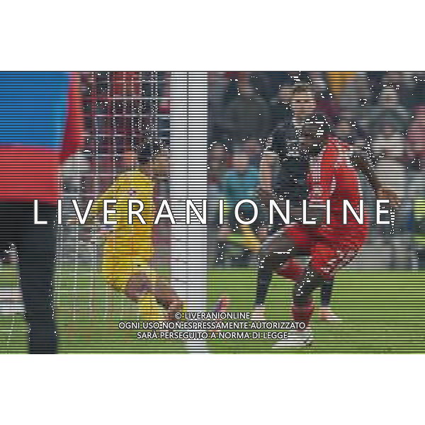 Dayot Upamecano #2 (FC Bayern Muenchen) schiesst das 3:2, FC Bayern Muenchen - SC Freiburg, Fussball, Bundesliga, 11. Spieltag, 22.11.2025 DFB regulations prohibit any use of photographs as image sequences and/or quasi-video / action press AG KARMAPRESS-AG ALDO LIVERANI SAS