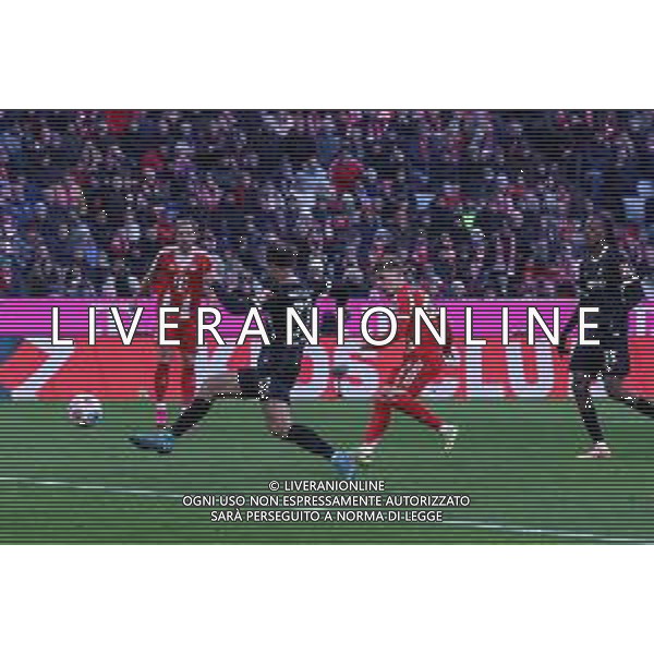 Lennart Karl #42 (FC Bayern Muenchen) mit dem Schuss, der zum 1:2 fuehrt, FC Bayern Muenchen vs. SC Freiburg, Fussball, Bundesliga, DFL, Saison 2025/2026, Hinrunde, 22.11.2025 DFB regulations prohibit any use of photographs as image sequences and/or quasi-video / action press AG KARMAPRESS-AG ALDO LIVERANI SAS