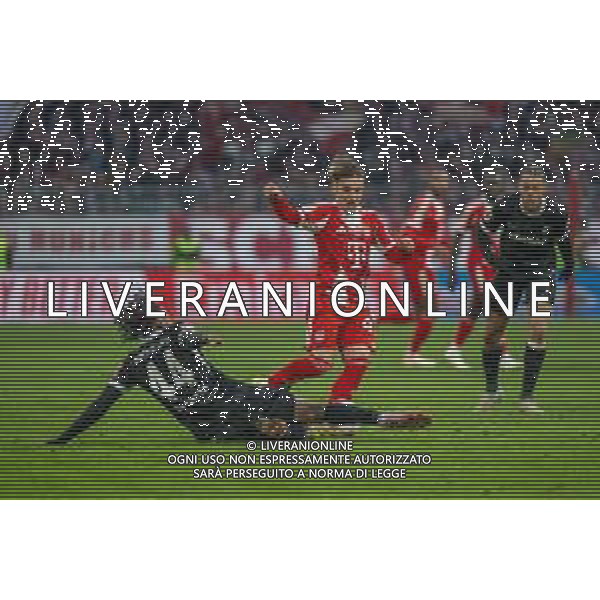 Karl Lennart #42 (FC Bayern Muenchen) im Zweikampf mit Johan Manzambi #44 (SC Freiburg), FC Bayern Muenchen - SC Freiburg, Fussball, Bundesliga, 11. Spieltag, 22.11.2025 DFB regulations prohibit any use of photographs as image sequences and/or quasi-video / action press AG KARMAPRESS-AG ALDO LIVERANI SAS