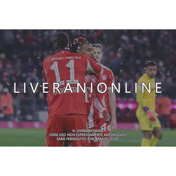 Nicolas Jackson #11 (FC Bayern Muenchen) und Michael Olise #17 (FC Bayern Muenchen) jubeln ueber das 5:2, FC Bayern Muenchen vs. SC Freiburg, Fussball, Bundesliga, DFL, Saison 2025/2026, Hinrunde, 22.11.2025 DFB regulations prohibit any use of photographs as image sequences and/or quasi-video / action press AG KARMAPRESS-AG ALDO LIVERANI SAS