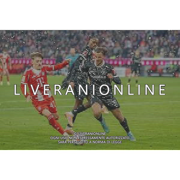 Karl Lennart #42 (FC Bayern Muenchen) im Zweikampf mit Max Rosenfelder #37 (SC Freiburg), FC Bayern Muenchen - SC Freiburg, Fussball, Bundesliga, 11. Spieltag, 22.11.2025 DFB regulations prohibit any use of photographs as image sequences and/or quasi-video / action press AG KARMAPRESS-AG ALDO LIVERANI SAS