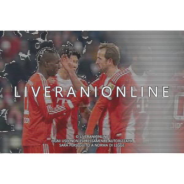 Torjubel Nicolas Jackson #11 (FC Bayern Muenchen), Harry Kane #9 (FC Bayern Muenchen), FC Bayern Muenchen - SC Freiburg, Fussball, Bundesliga, 11. Spieltag, 22.11.2025 DFB regulations prohibit any use of photographs as image sequences and/or quasi-video / action press AG KARMAPRESS-AG ALDO LIVERANI SAS