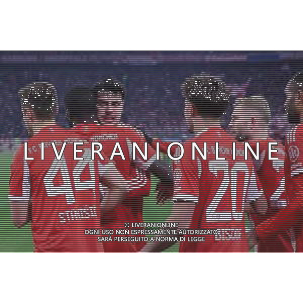 Alexandar Pavlovic #45 (FC Bayern Muenchen) jubelt mit Torschuetzen Dayot Upamecano #2 (FC Bayern Muenchen) nach dem 3:2, mit Tom Bischof #20 (FC Bayern Muenchen), FC Bayern Muenchen vs. SC Freiburg, Fussball, Bundesliga, DFL, Saison 2025/2026, Hinrunde, 22.11.2025 DFB regulations prohibit any use of photographs as image sequences and/or quasi-video / action press AG KARMAPRESS-AG ALDO LIVERANI SAS