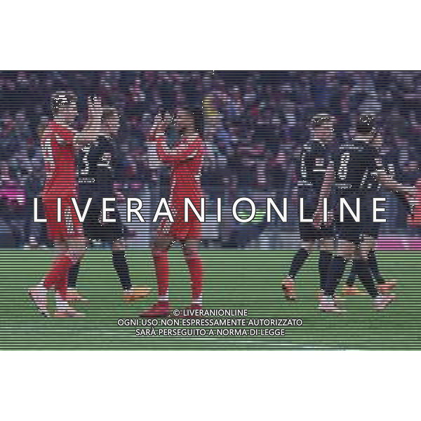 Josip Stanisic #44 (FC Bayern Muenchen) jubelt mit Michael Olise #17 (FC Bayern Muenchen) ueber das 6:2, FC Bayern Muenchen vs. SC Freiburg, Fussball, Bundesliga, DFL, Saison 2025/2026, Hinrunde, 22.11.2025 DFB regulations prohibit any use of photographs as image sequences and/or quasi-video / action press AG KARMAPRESS-AG ALDO LIVERANI SAS