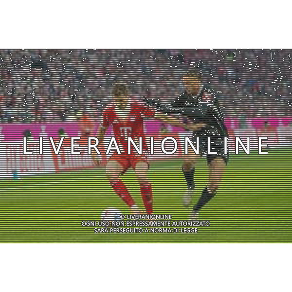 Josip Stanisic #44 (FC Bayern Muenchen) im Zweikampf mit Derry Scherhant #7 (SC Freiburg), FC Bayern Muenchen - SC Freiburg, Fussball, Bundesliga, 11. Spieltag, 22.11.2025 DFB regulations prohibit any use of photographs as image sequences and/or quasi-video / action press AG KARMAPRESS-AG ALDO LIVERANI SAS