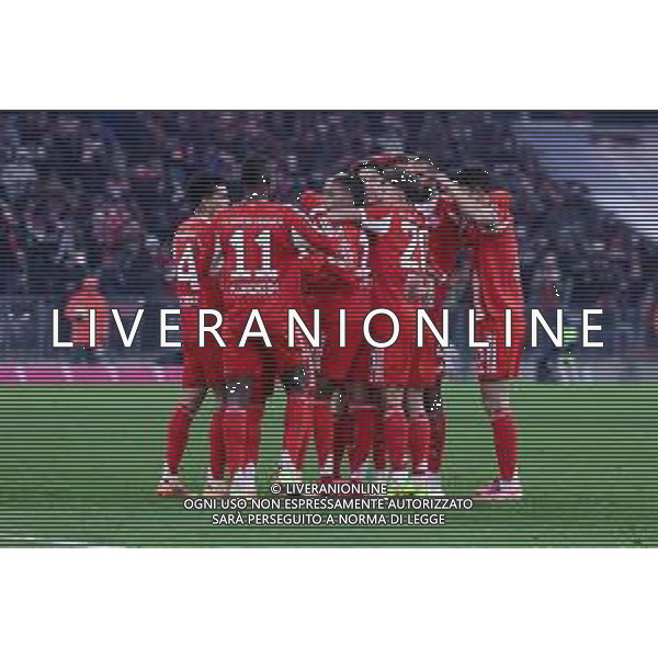 Torjubel der Mannschaft (FC Bayern Muenchen) nach dem, 6:2, FC Bayern Muenchen vs. SC Freiburg, Fussball, Bundesliga, DFL, Saison 2025/2026, Hinrunde, 22.11.2025 DFB regulations prohibit any use of photographs as image sequences and/or quasi-video / action press AG KARMAPRESS-AG ALDO LIVERANI SAS