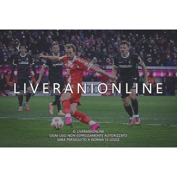 Harry Kane #9 (FC Bayern Muenchen) mit dem 4:2, FC Bayern Muenchen vs. SC Freiburg, Fussball, Bundesliga, DFL, Saison 2025/2026, Hinrunde, 22.11.2025 DFB regulations prohibit any use of photographs as image sequences and/or quasi-video / action press AG KARMAPRESS-AG ALDO LIVERANI SAS