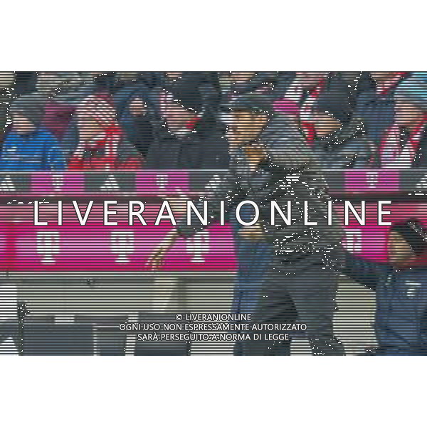 Trainer Julian Schuster (SC Freiburg), FC Bayern Muenchen - SC Freiburg, Fussball, Bundesliga, 11. Spieltag, 22.11.2025 DFB regulations prohibit any use of photographs as image sequences and/or quasi-video / action press AG KARMAPRESS-AG ALDO LIVERANI SAS