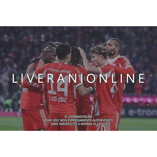 Torjubel der Mannschaft (FC Bayern Muenchen) nach dem 5:2 durch Nicolas Jackson #11 (FC Bayern Muenchen), FC Bayern Muenchen vs. SC Freiburg, Fussball, Bundesliga, DFL, Saison 2025/2026, Hinrunde, 22.11.2025 DFB regulations prohibit any use of photographs as image sequences and/or quasi-video / action press AG KARMAPRESS-AG ALDO LIVERANI SAS